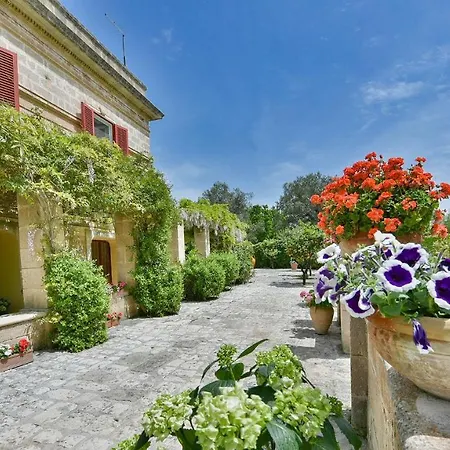 Villa Dei Glicini 8&2, Emma